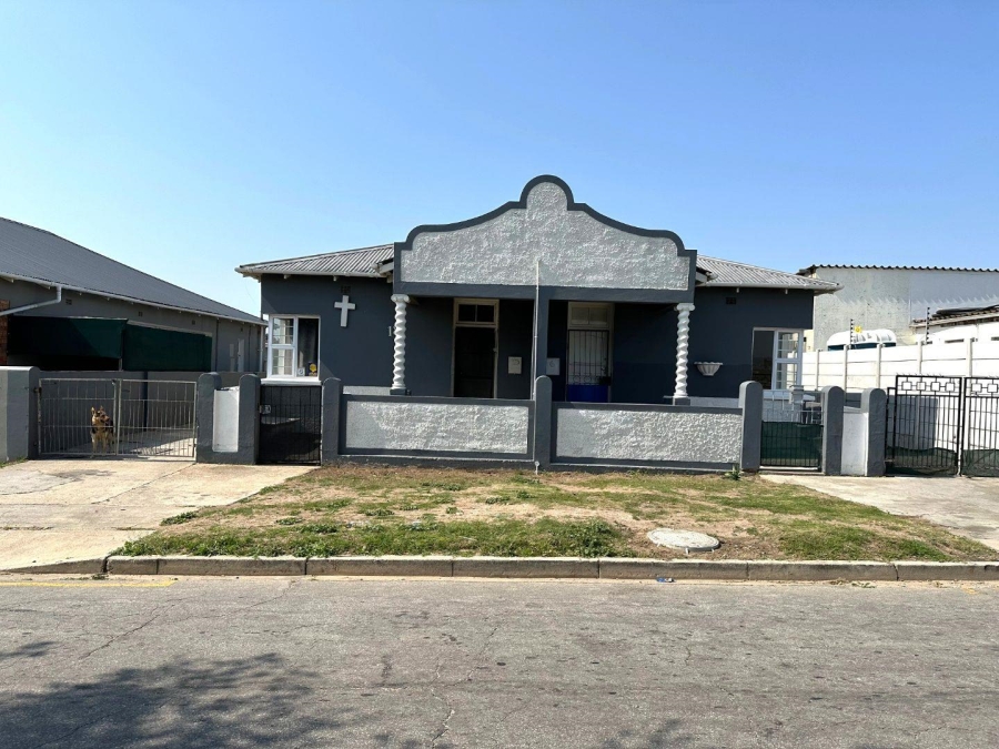 6 Bedroom Property for Sale in Sidwell Eastern Cape